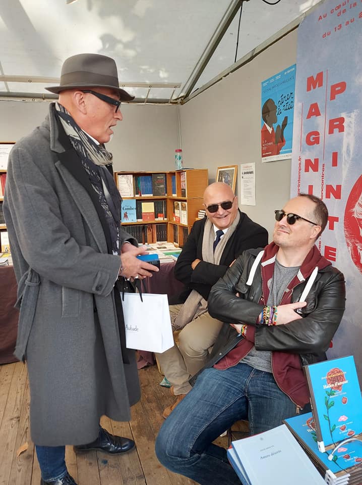  Philippe Bouret (poète), Andrea Iacovella (Directeur des Éditions de la rumeur libre) et Jean-Michel Léglise au Marché de la poésie à Paris le 23 octobre 2021.